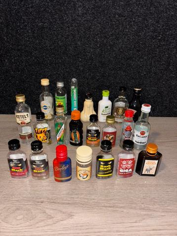 Drankflesjes (Shotjes) voor een keet of een verzamelaar! beschikbaar voor biedingen