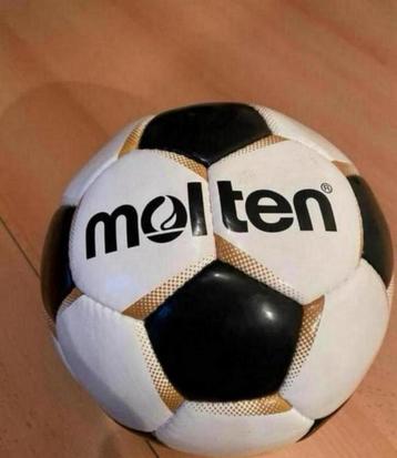 Molten voetbal beschikbaar voor biedingen