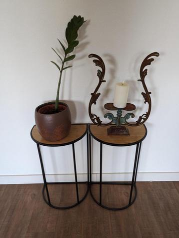 bijzettafel beschikbaar voor biedingen
