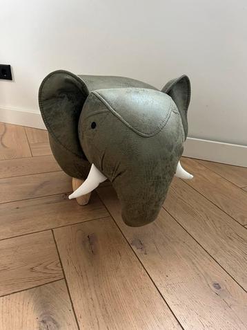 Olifanten krukje beschikbaar voor biedingen