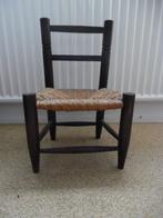 Schattig houten stoeltje met rieten zitting te koop!, Kinderen en Baby's, Gebruikt, Ophalen, Stoel(en)