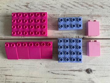 17 roze en paarse blokjes LEGO DUPLO beschikbaar voor biedingen