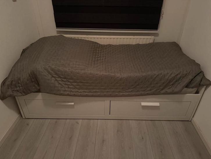 Uitschuifbare bed, 1 en 2 persoonsbed met twee lades, Huis en Inrichting, Slaapkamer | Bedden, Zo goed als nieuw, Tweepersoons