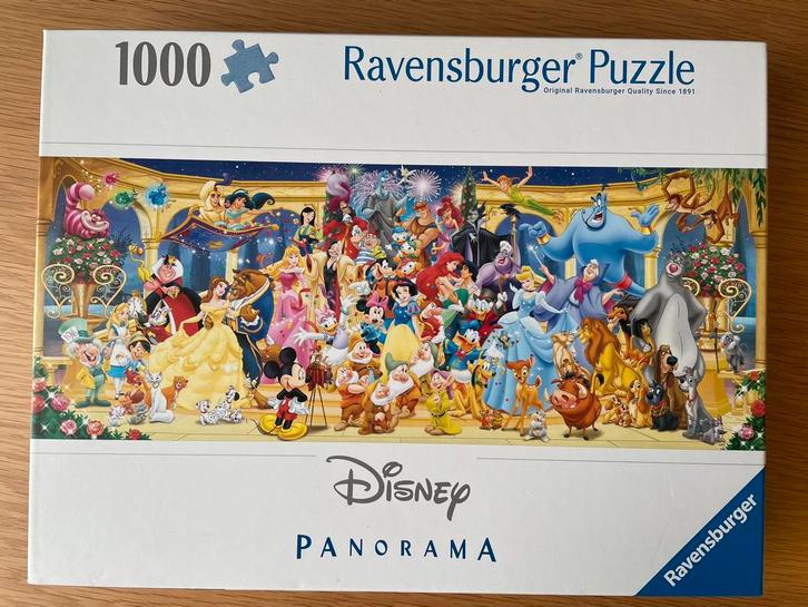 Ravensbuger disney puzzel Panorama groepsfoto 1000 stukjes, Hobby en Vrije tijd, Denksport en Puzzels, Zo goed als nieuw, Legpuzzel