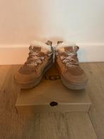 Ugs, Ophalen of Verzenden, Zo goed als nieuw, Zwart, Sneakers of Gympen