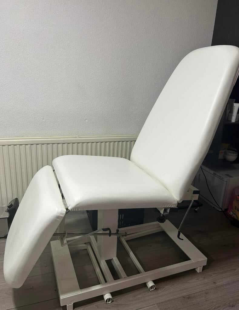 Behandelstoel, Ophalen, Zo goed als nieuw, Massagetafel