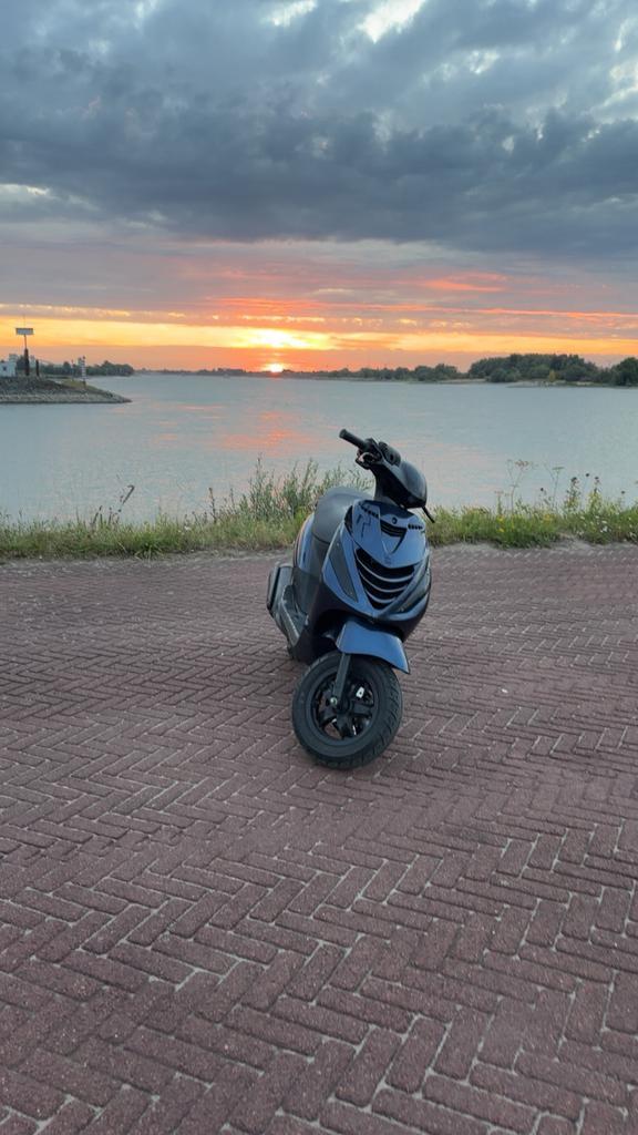 Piaggio zip 172cc brom, Fietsen en Brommers, Scooters | Piaggio, Zo goed als nieuw, Zip, Maximaal 45 km/u, Tweetakt, Ophalen