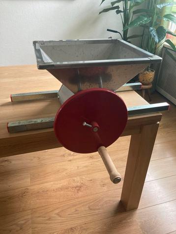 Druivenkneuzer - RVS - 10 Liter beschikbaar voor biedingen