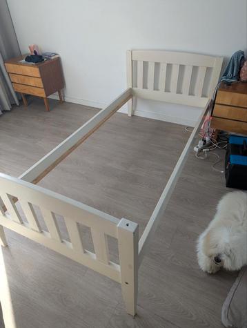 Wit houten bedframe 90x200 beschikbaar voor biedingen