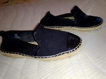 Dames schoenen en tassen maten 38, 39, en 40 goede staat beschikbaar voor biedingen