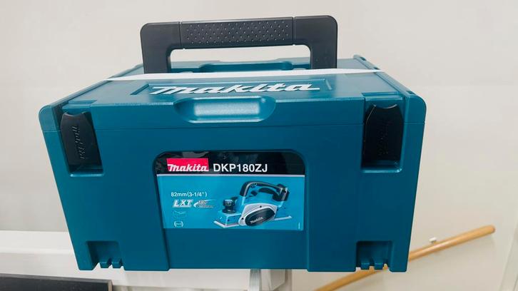 Div Makita accu gereedschap ( nieuw ), Doe-het-zelf en Verbouw, Gereedschap | Zaagmachines, Zo goed als nieuw, Invalzaag, 1200 watt of meer