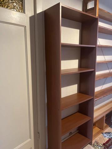 Houten Boekenkast met Planken beschikbaar voor biedingen