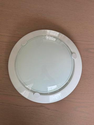 Plafondlamp wit met glazen kap beschikbaar voor biedingen