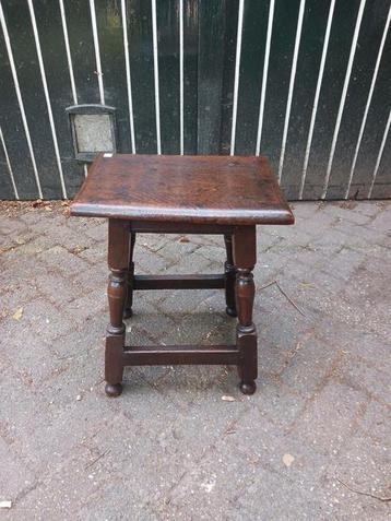 Joint Stool of Bijzettafel  beschikbaar voor biedingen