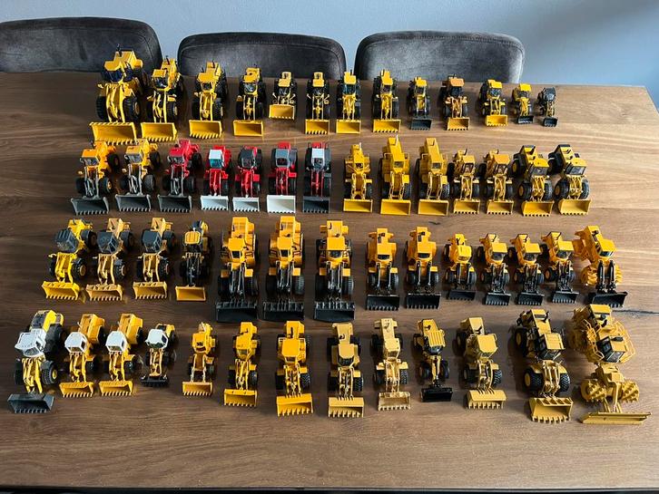 Verzameling shovels loaders laadschoppen, Hobby en Vrije tijd, Modelauto's | 1:50, Zo goed als nieuw, Hijskraan, Tractor of Landbouw