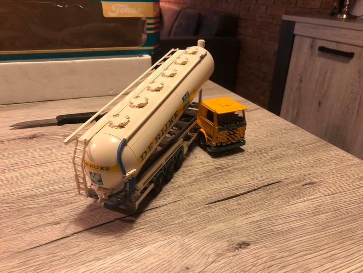 Miniatuur van Tekno, Hobby en Vrije tijd, Modelauto's | 1:50, Zo goed als nieuw, Bus of Vrachtwagen, Tekno, Ophalen of Verzenden