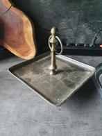 Heel mooie vintage etagére van zwaar metaal in goede staat, Huis en Inrichting, Woonaccessoires | Etagères, Ophalen of Verzenden