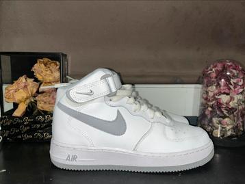 Nike air force mid maat 39 beschikbaar voor biedingen