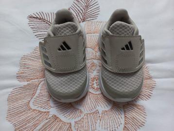 Adidas babyschoentjes zijn nieuw beschikbaar voor biedingen