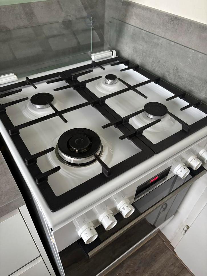 Bosch Gasfornuis - Vrijstaand - 4 Kookzones met wokbrander, Witgoed en Apparatuur, Fornuizen, Gebruikt, Vrijstaand, Gas, 4 kookzones