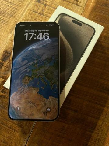 iPhone 15 Pro Max 256GB - Titanium Zilver -Zo goed als nieuw beschikbaar voor biedingen