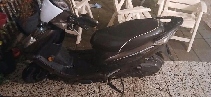 Kymco vp50 70cc te ruil, Fietsen en Brommers, Scooters | Kymco, Zo goed als nieuw, Overige modellen, Maximaal 45 km/u, Benzine