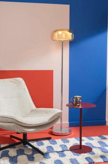 Vloerlamp beschikbaar voor biedingen
