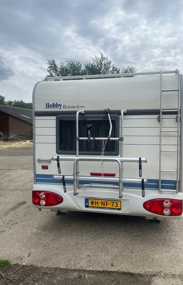 Hobby 400 SF De Luxe type 2002, Caravans en Kamperen, Caravans, Particulier, tot en met 4, 750 - 1000 kg, Rondzit, Hobby, Omvormbare zithoek