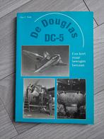 De Douglas DC 5 Piet C. Kok gesigneerd 1991 + div artikelen, Verzamelen, Boek of Tijdschrift, Ophalen of Verzenden, Zo goed als nieuw