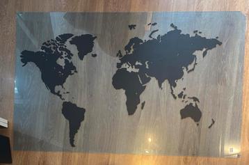 Wereldkaart op plexiglas  beschikbaar voor biedingen