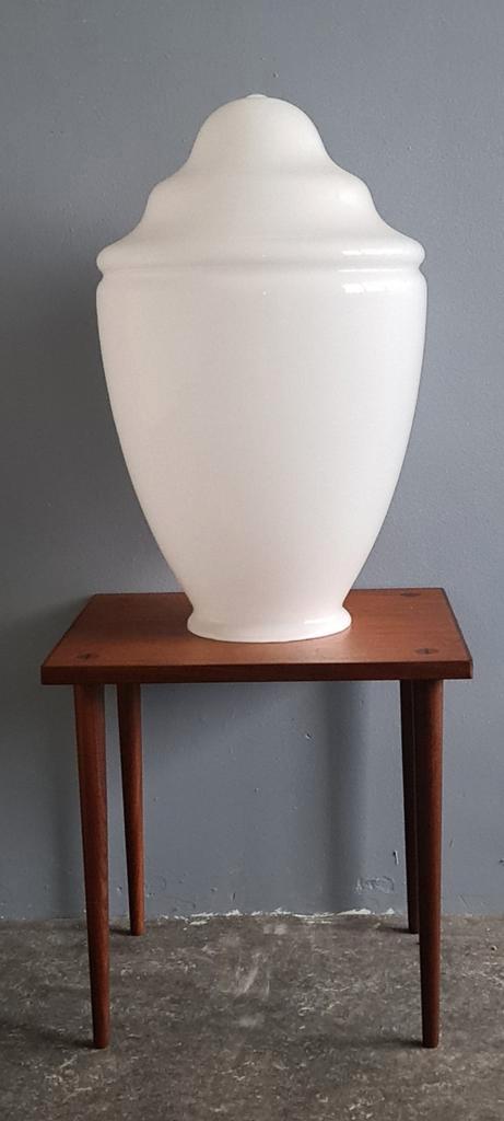 Mondgeblazen opaal glazen "druppel" bol XXL, Antiek en Kunst, Antiek | Lampen, Ophalen