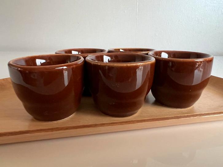 5 Vintage Arabia Kilta Eierdopjes Bruin Kaj Franck Porselein, Antiek en Kunst, Antiek | Servies los, Ophalen of Verzenden