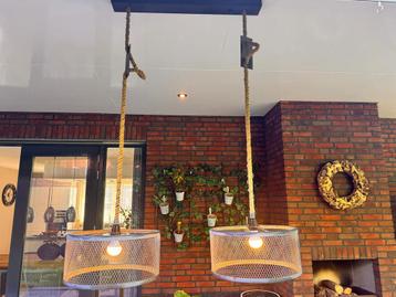 Mooie industriële hanglamp beschikbaar voor biedingen