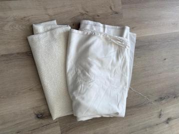 2 nieuwe lappen stof creme  beschikbaar voor biedingen