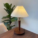 Vintage inspired houten lamp met plissé lampenkap messing, Nieuw, Ophalen of Verzenden, Retro vintage design, Metaal