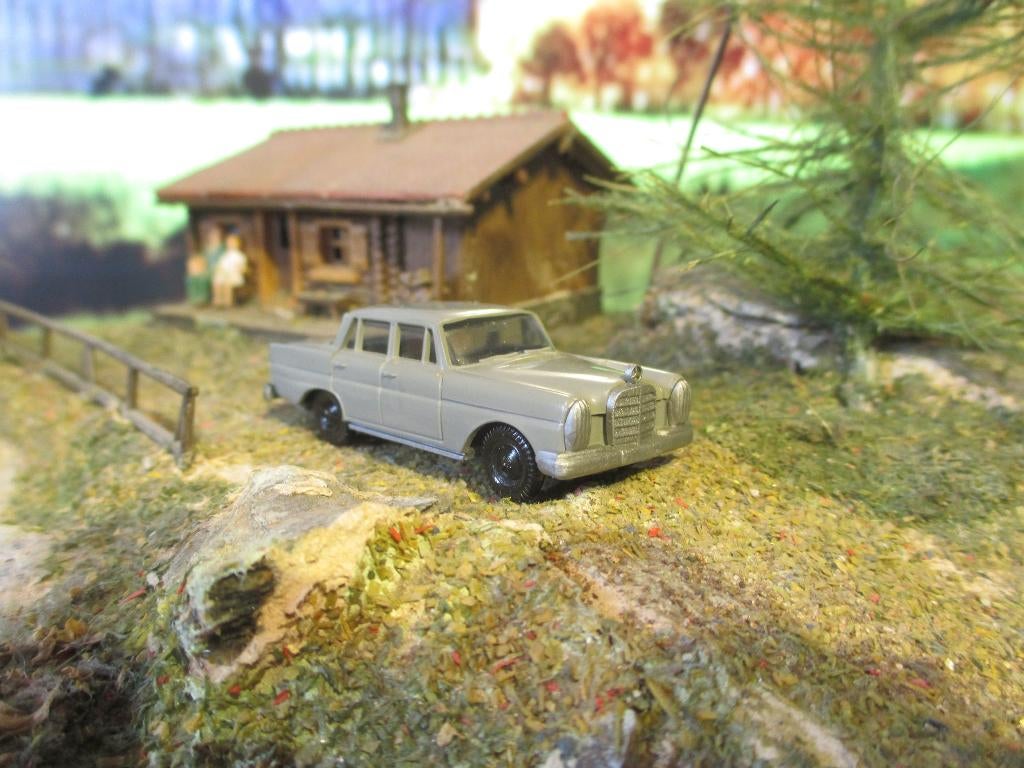 Mercedes Benz W111 220SE Heckflosse - PreP grijs, Hobby en Vrije tijd, Modelauto's | 1:87, Zo goed als nieuw, Auto, Overige merken