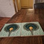 2 Art Nouveau  Tegels 15x15 cm groot, Antiek en Kunst, Antiek | Wandborden en Tegels, Ophalen of Verzenden