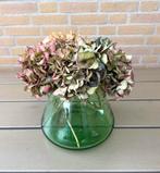 LIEF GROEN VAASJE MET GEDROOGDE HORTENSIA’S, Huis en Inrichting, Woonaccessoires | Vazen, Ophalen, Minder dan 50 cm, Groen, Glas