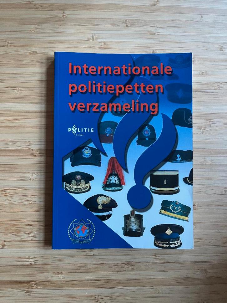 Internationale Politiepetten Verzameling, Boeken, Overige Boeken, Zo goed als nieuw, Ophalen of Verzenden