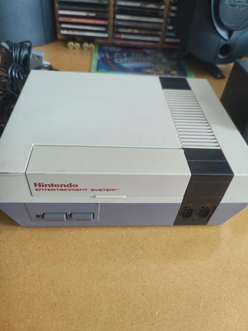 Nintendo nes compleet 4 Games super mario bros 100 euro, Spelcomputers en Games, Spelcomputers | Nintendo NES, Zo goed als nieuw