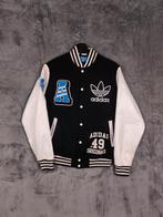 Adidas Originals Varsity Jacket Jas M, Kleding | Heren, Jassen | Zomer, Gedragen, Maat 48/50 (M), Ophalen of Verzenden, Adidas