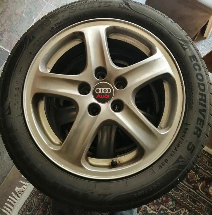 Audi A2 Velgen 4 + nieuwe zomerbanden 195/50 DOT 0625, Auto-onderdelen, Banden en Velgen, Banden en Velgen, Zomerbanden, 15 inch