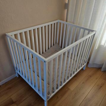 Witte box van prenatal  beschikbaar voor biedingen