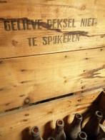 ZEER OUD KRAT MET OUDE FLESSEN IN MOOIE GELEEFDE STAAT., Antiek en Kunst, Ophalen