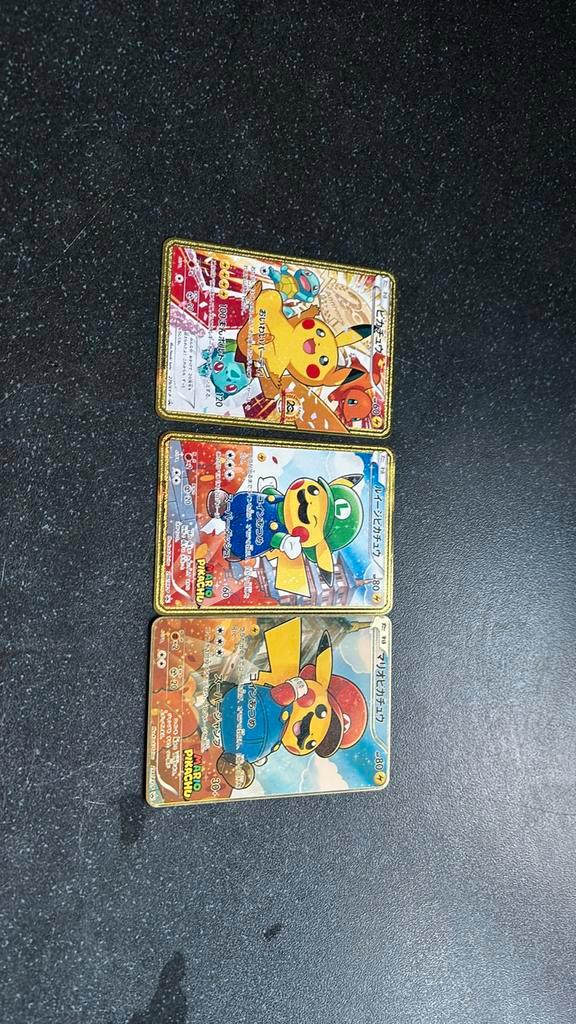 Set van 3 Pikachu Gouden Metalen Kaarten, Hobby en Vrije tijd, Verzamelkaartspellen | Pokémon, Zo goed als nieuw, Meerdere kaarten