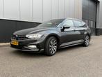 Volkswagen Passat Variant 1.5 TSI R-Line, Auto's, Volkswagen, 15 km/l, 4 cilinders, 150 pk, Leder en Stof