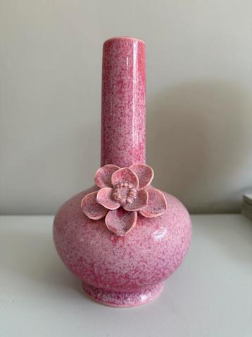 Villa Pottery Vaas Brigitte roze bloem beschikbaar voor biedingen