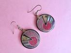 jwg Vintage 80s Memphis art deco design oorbellen roze zwart, Sieraden, Tassen en Uiterlijk, Antieke sieraden, Verzenden, Overige materialen
