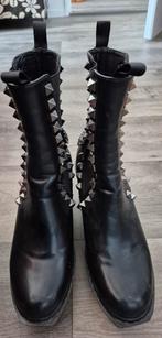 Zwarte laarsjes met studs van Lamoda, Ophalen, Gedragen, Zwart, Lage of Enkellaarzen