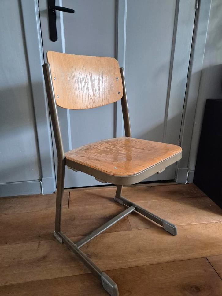 Vintage Schoolstoel. Bieden vanaf prijs per 3 stuks, Antiek en Kunst, Antiek | Meubels | Stoelen en Banken, Ophalen